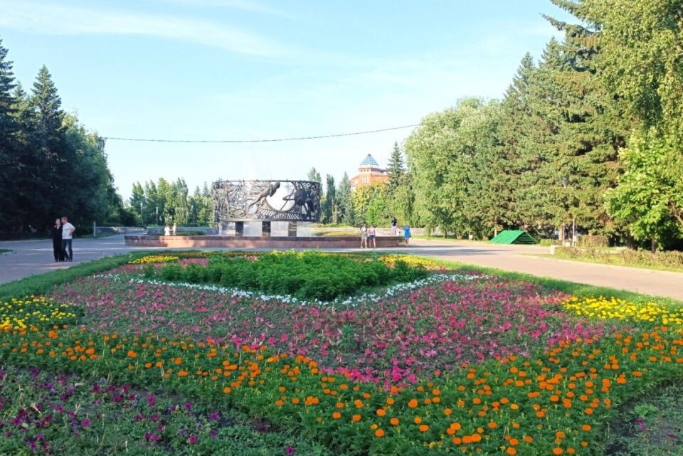    Клумбы. Цветы.. Источник: barnaul.org