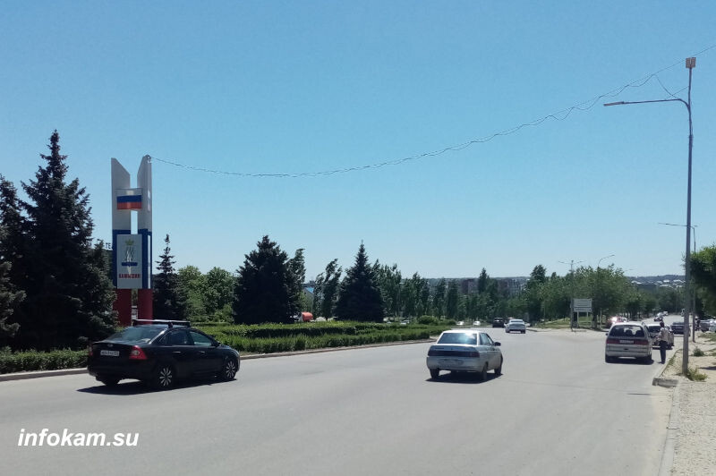    Не транспортном кольце третьего микрорайона, у стелы "Камышин"