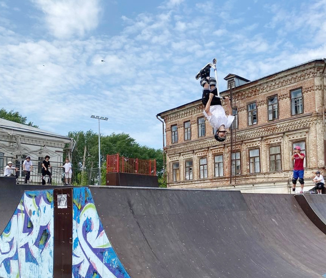Кувырок в воздухе - опасный, но зрелищный трюк