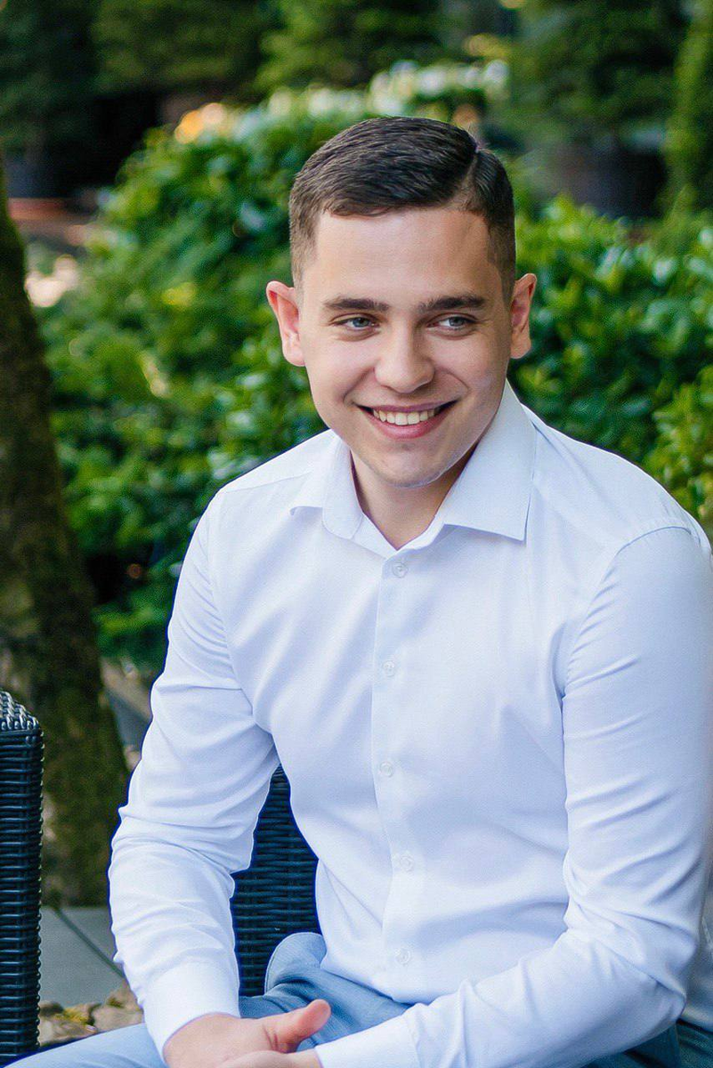 Это профессионал рынка недвижимости!