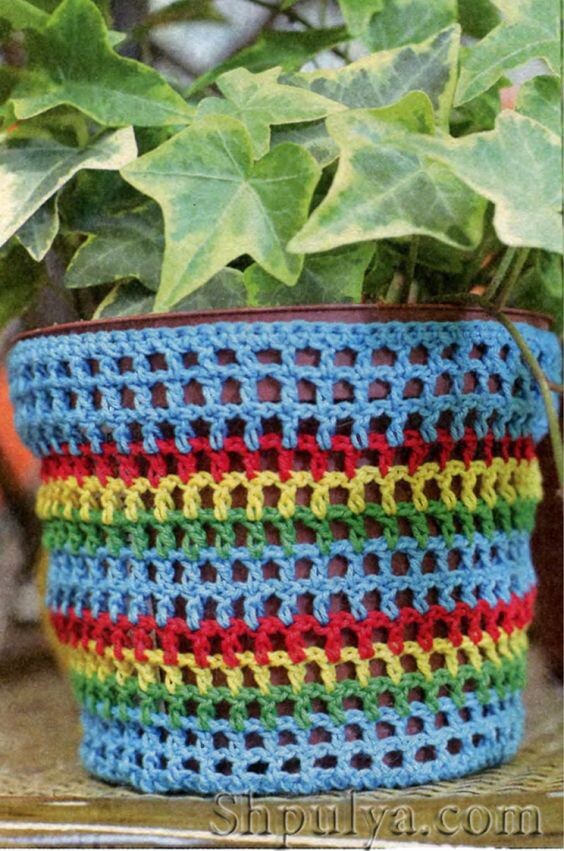Вязаное кашпо крючком