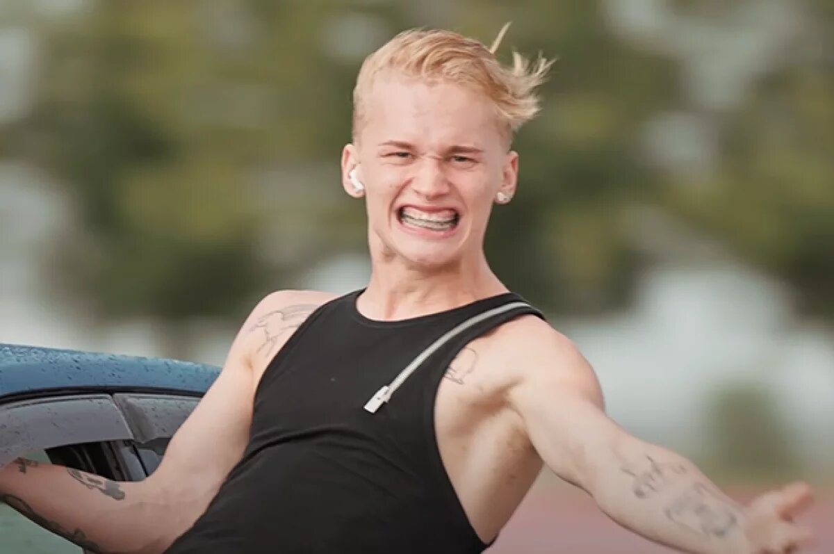    Бежавший от службы в армии Даня Милохин хочет вернуться в Россию