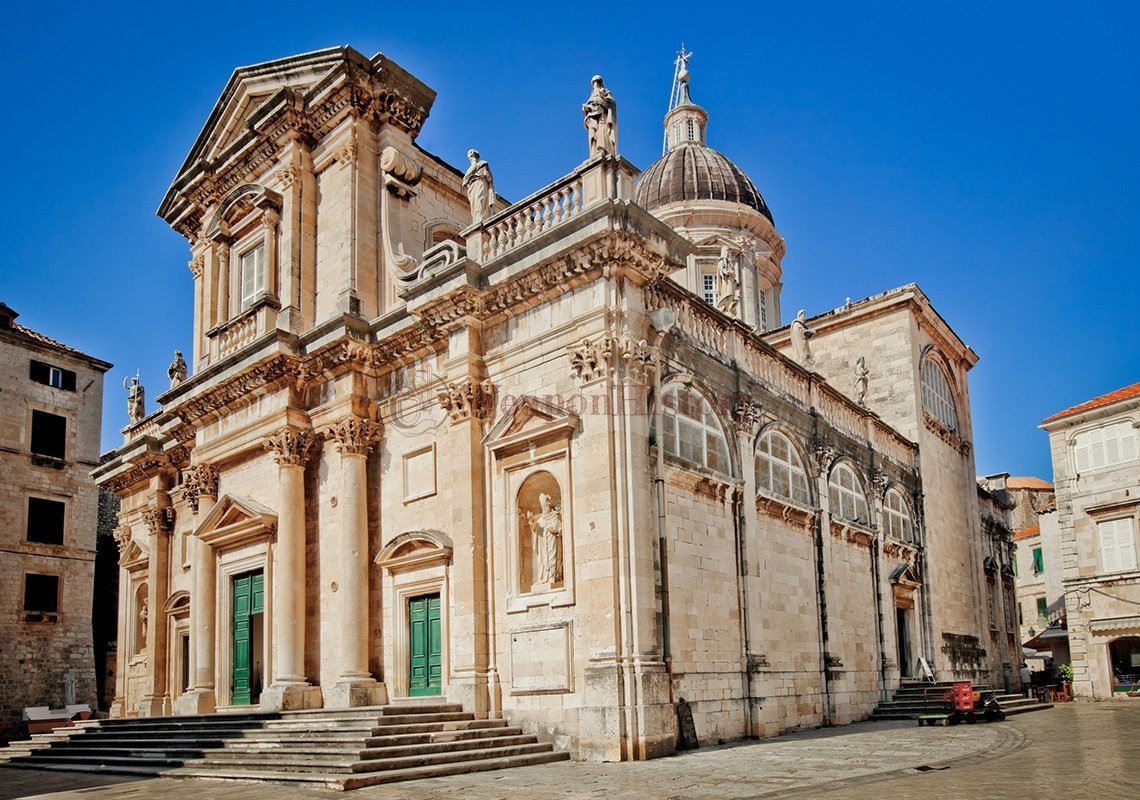 Храм Вознесения Богородицы, в Дубровниках (Хорватия).Построен Ричардом Львиное Сердце в честь своего спасения на море. Фото из Яндекс картинок.