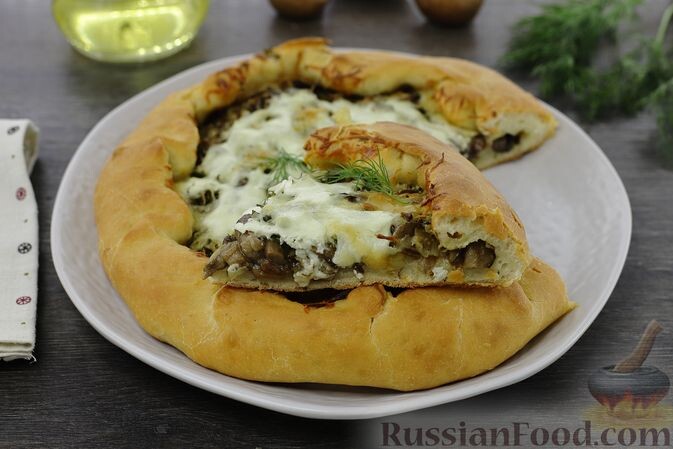 кефир, мука, дрожжи сухие, масло растительное, соль, сахар, маслята, лук репчатый, сыр твёрдый, сметана, зелень укропа, перец чёрный молотый, масло растительное