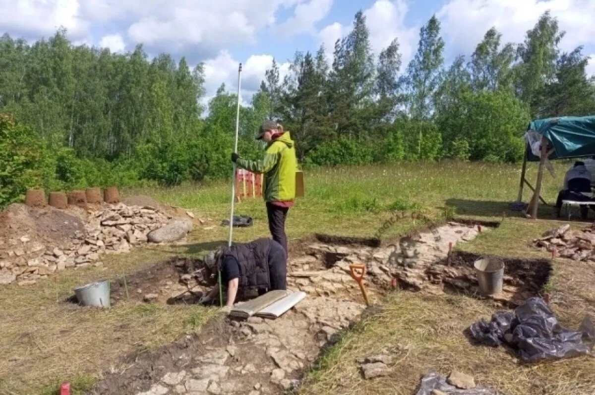    Археологи завершают исследование могильника на Ворониной горе под Печорами