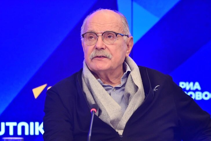 Михалков принял артиста в труппу