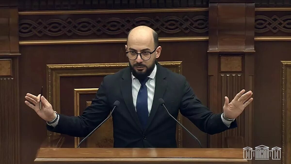 © Photo : press office of the Parliament of Armenia