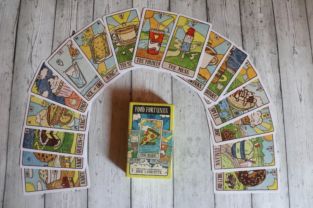 Таро Food Fortunes (Таро случайных закусок). Фото автора - Алиса в стране чудес.