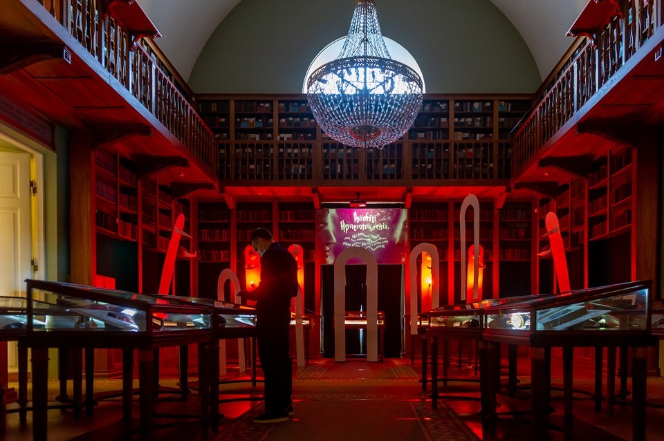    В Израиле умер мужчина, укравший из библиотеки в РФ книги на 139 млн долларов Олег ЗОЛОТО