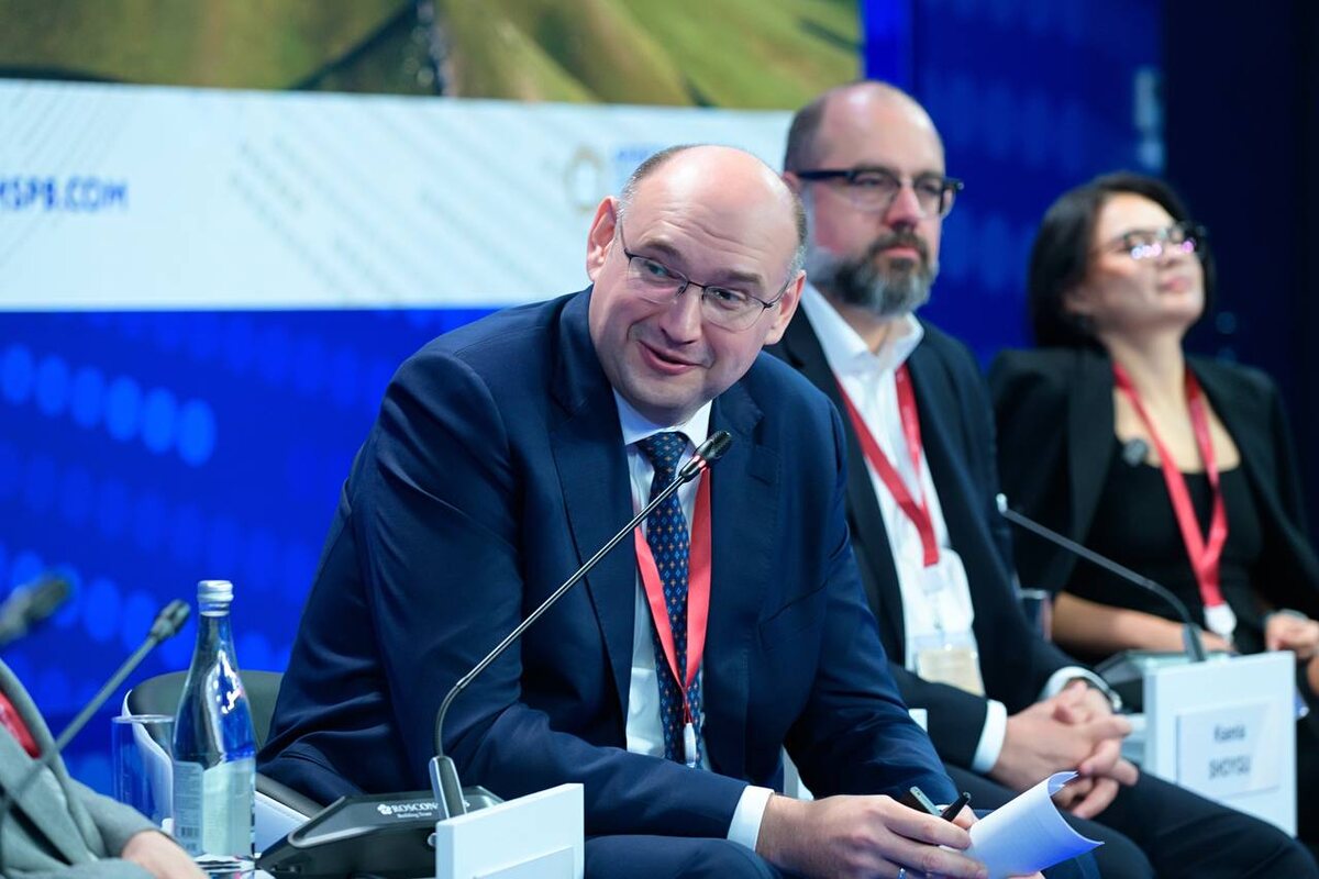  📷    Евгений Солнцев пригласил участников ПМЭФ прогуляться по Оренбуржью Андрей Севостьянов