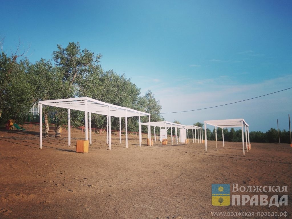     Загорать, но не купаться: городской пляж Волжского — на низком старте
