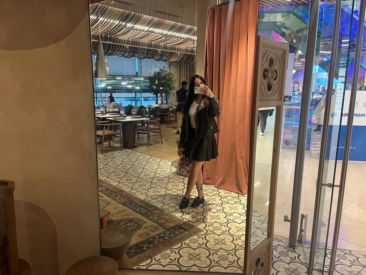 зеркало у входа