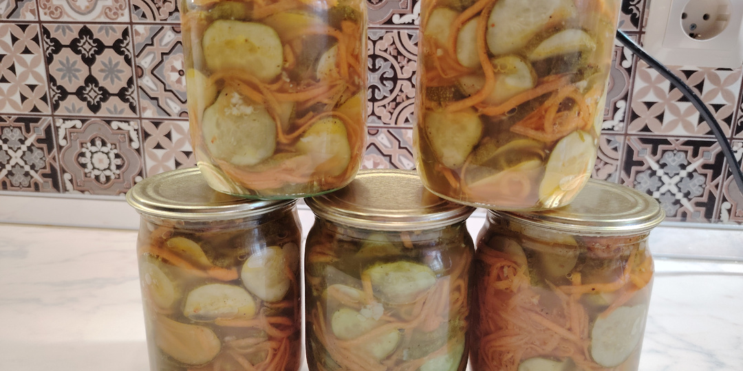 Салат из огурцов и моркови по-корейски (на зиму)