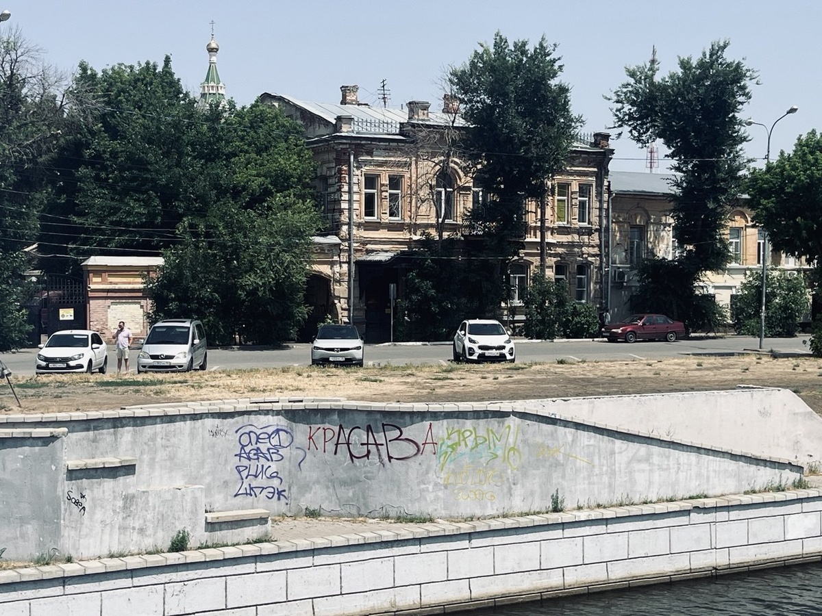 Фасад усадьбы с улицы