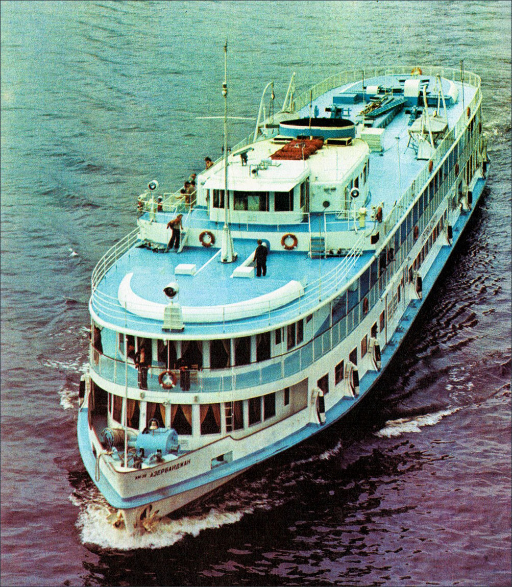 Дизель-электроход «Азербайджан» — первое судно, на котором проходил учебную практику будущий капитан Виктор Кочетков. Фото cruiseinform.ru.