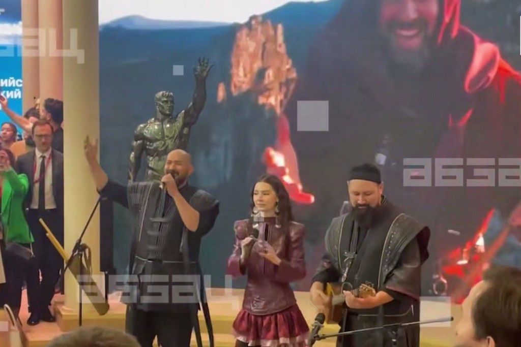    Фото © Telegram / Абзац / Ay Yola ПМЭФ