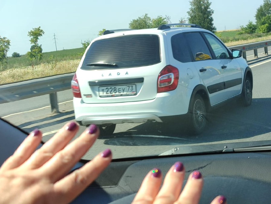 Вести машину со свежитм маникюром - очень приятнл )