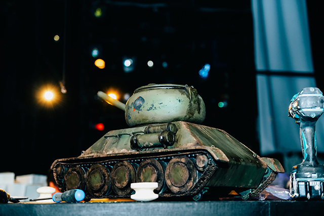 На премьере в Тверском театре кукол зрителей посадят на сцену. Вместе с автором