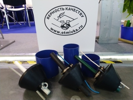 Оголовок ОС-У (ОСУ) подходит к любым скважинам
диаметром от 90 до 160 мм и к любым водоподъемным
трубам диаметром от 16 до 32 мм, и к любым электрическим
кабелям от насоса, даже плоским