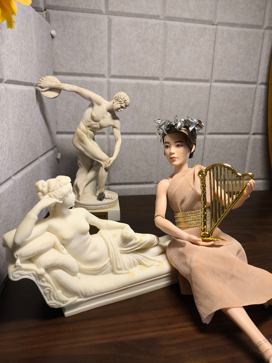 Играет Афродите. 