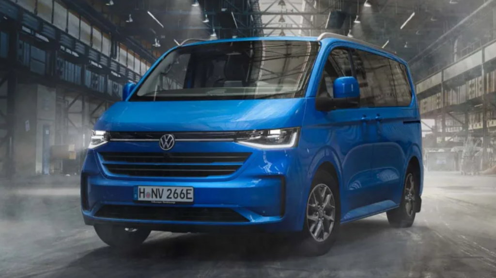 Новый Volkswagen Transporter 2025 года: пассажирский микроавтобус для европейского рынка.