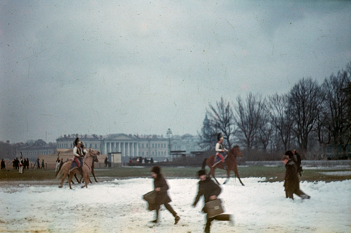 Съёмки сцены восстания декабристов на Сенатской площади из фильма "Звезда пленительного счастья". Ленинград, 1975 год