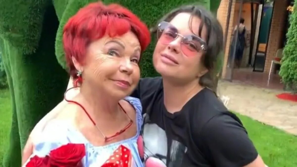   Людмила Порывай с дочерью Натальей Королёвой. Фото: соцсети