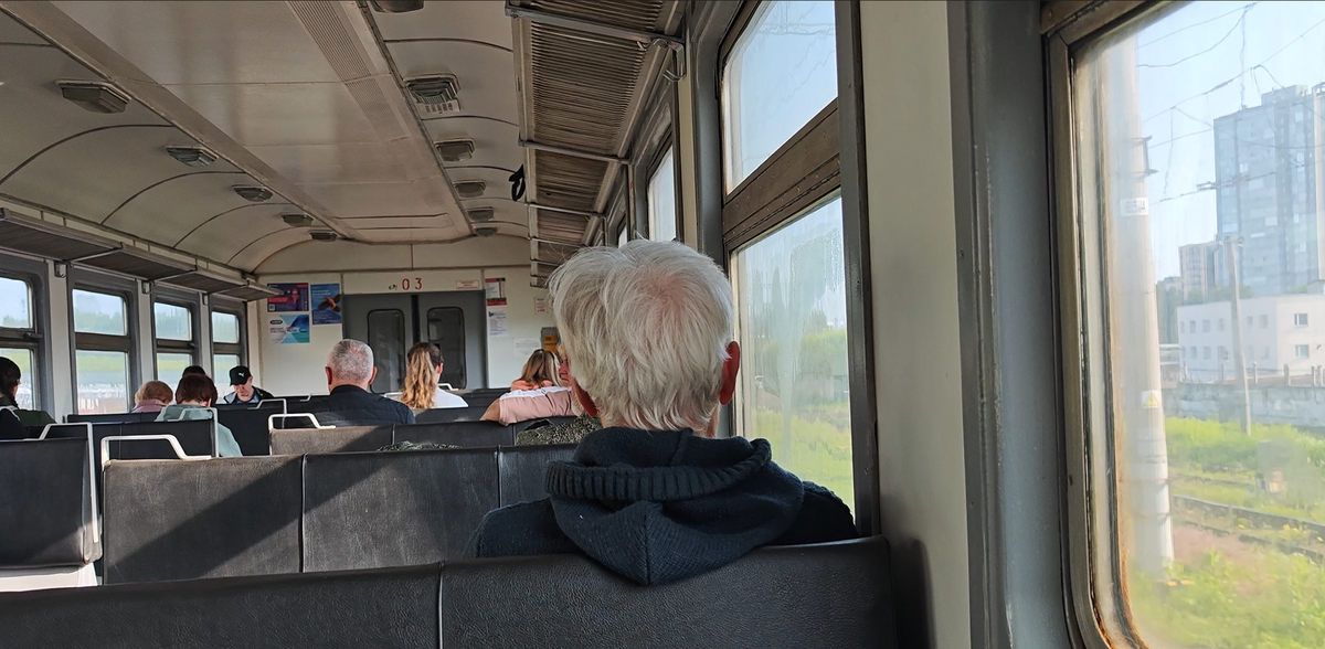 В пригородной электричке. Фото автора