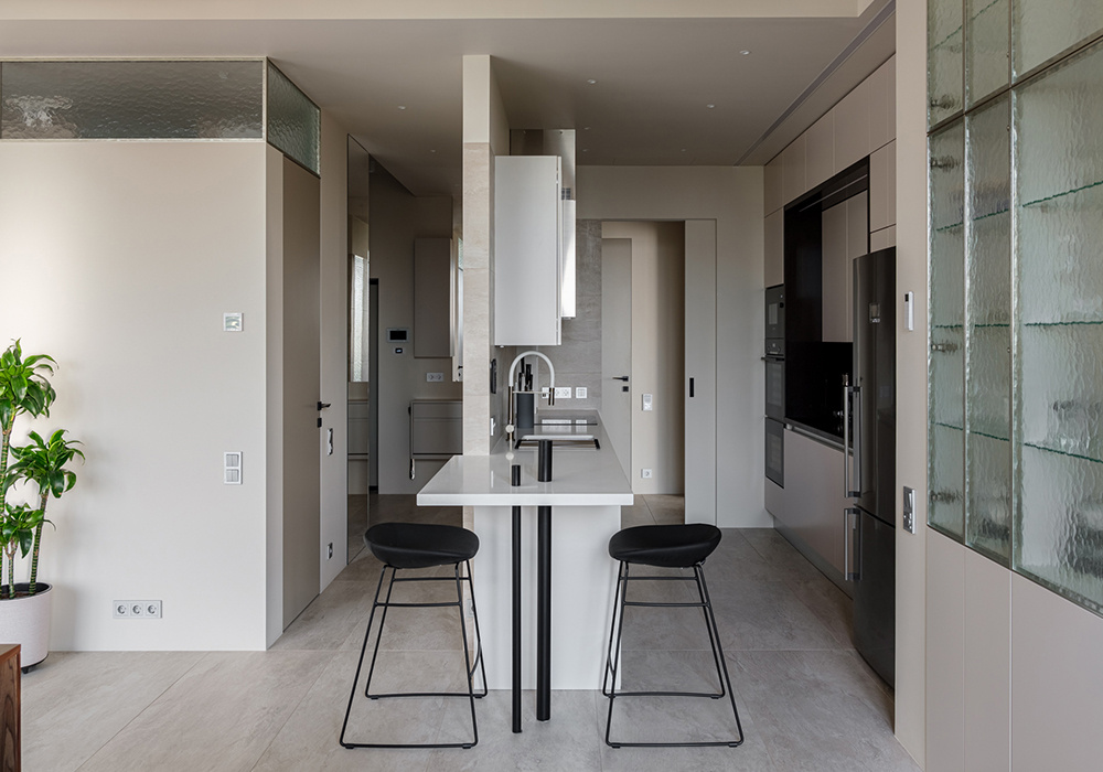 Планировка — фундамент кухонного дизайна: от выбранной геометрии зависит и функционал, и эстетика.