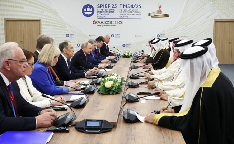 Фото: с сайта Кремля (http://static.kremlin.ru/media/events/photos/big2x/23i2CjU5TnjMvmNnxRCpHKZpkc2vmgvr.jpg)