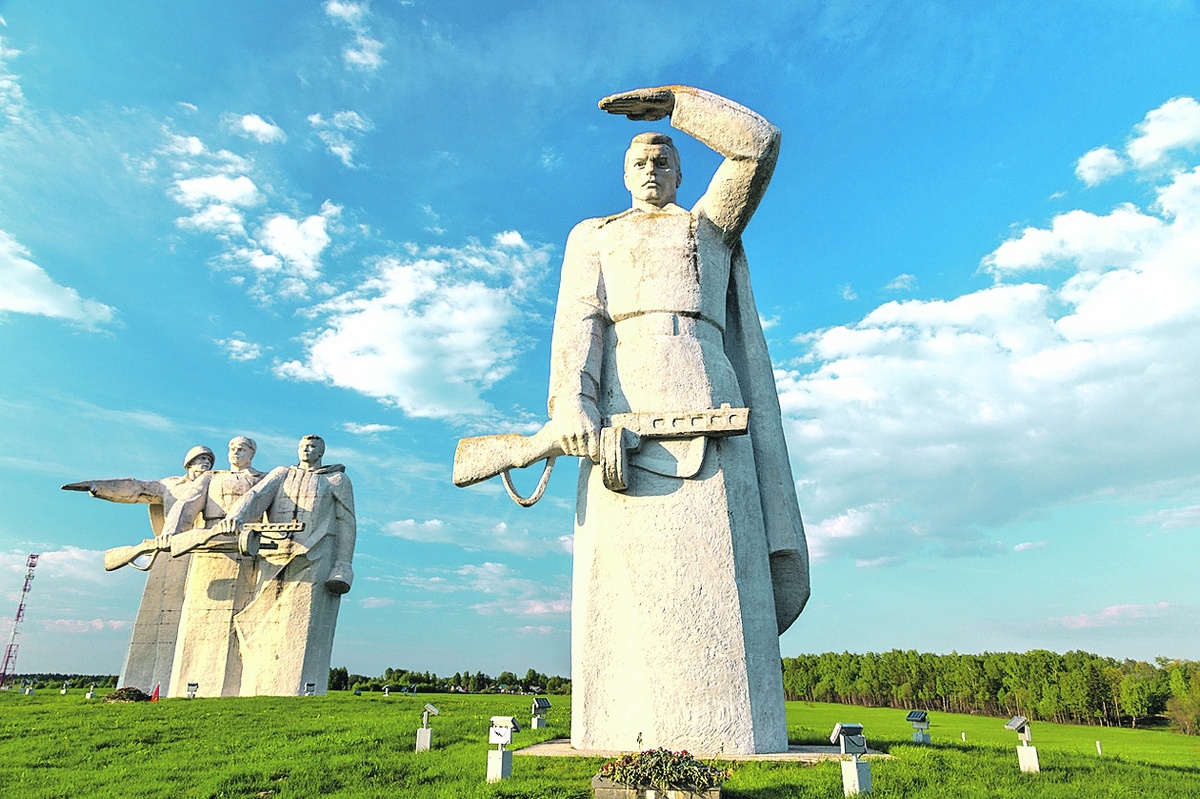 Эти монументы у разъезда Дубосеково - символ обороны Москвы. Фото: Фотобанк Лори
