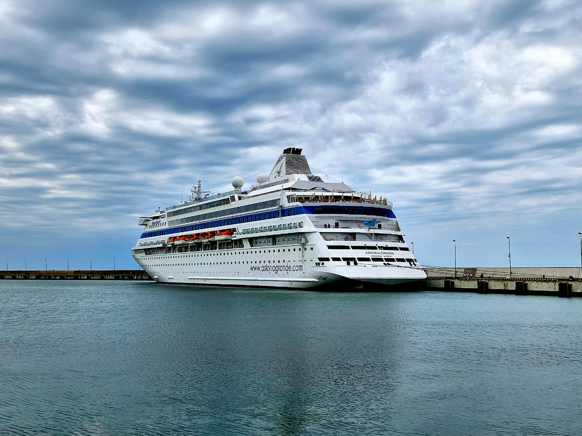 Эта красотка уже ждала нас в порту