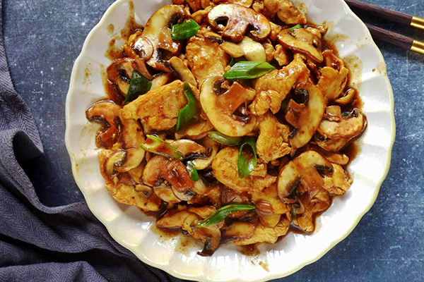 Курица с грибами по-китайски — ужин за 20 минут с ресторанным вкусом