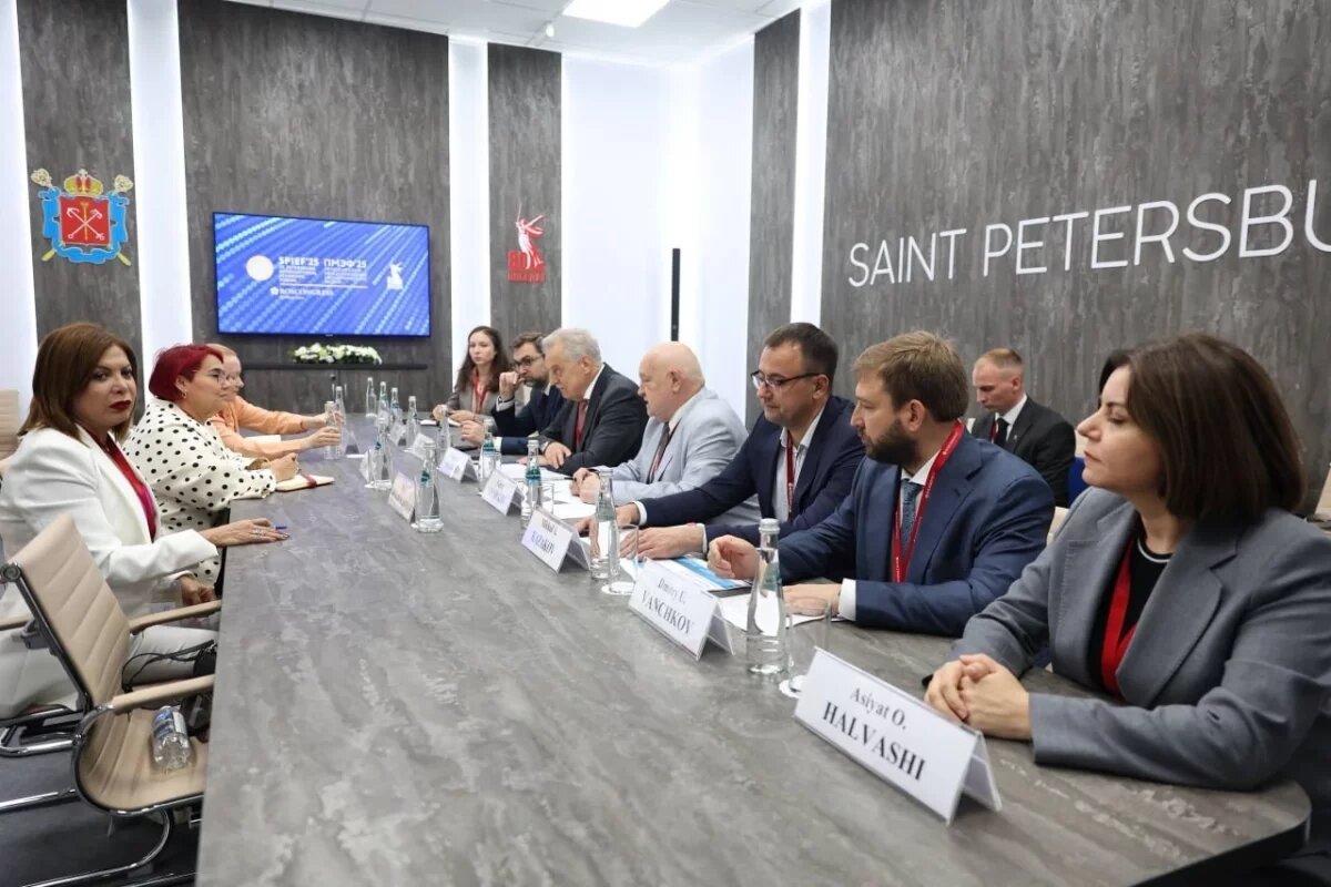    На ПМЭФ обсудили запуск прямого авиасообщения между Петербургом и Каракасом