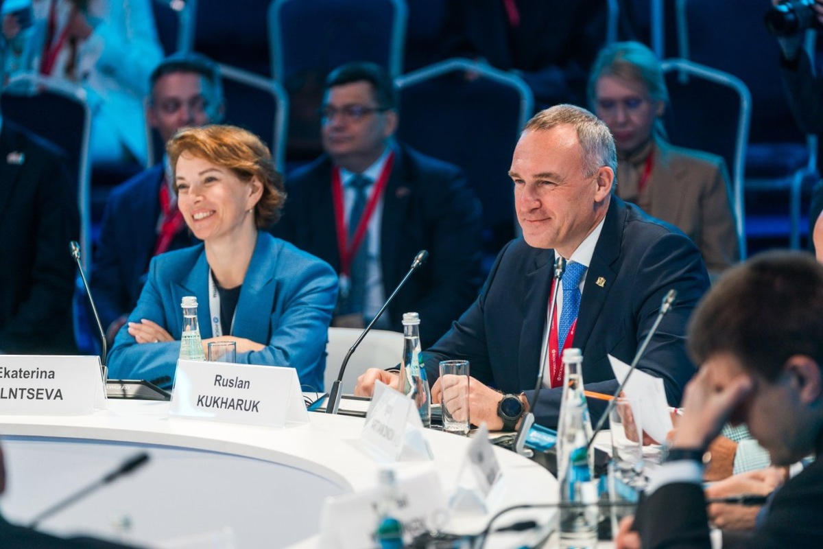    Губернатор Югры принял участие в обсуждении вопросов технологического лидерства в условиях санкций