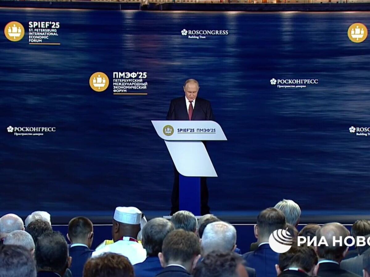    Путин: необходимо уходить от деления компаний на чисто оборонные и гражданские© Пул