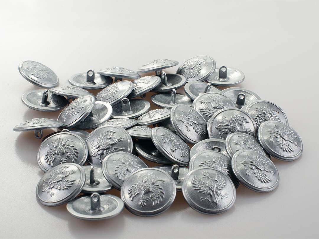 Оловянные пуговицы