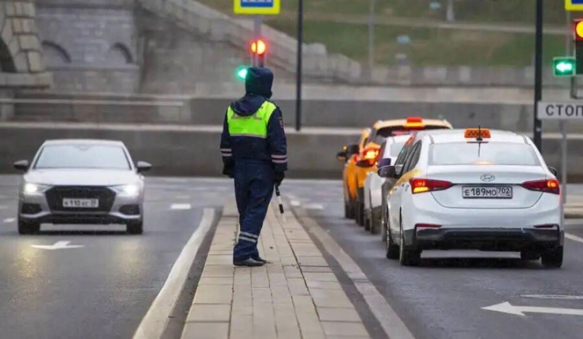     Инспектор ГИБДД. Источник: gazeta.ru Автор фото: Мария Девахина
