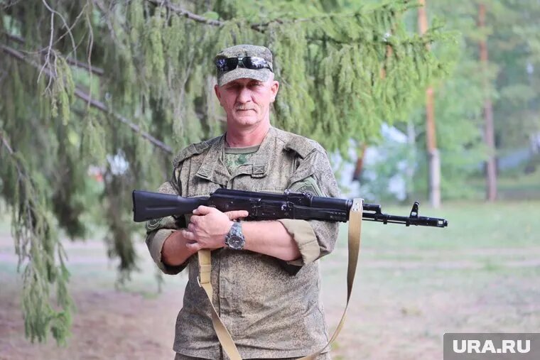 Бывший курганский боец СВО Исаев помог отправить груз на фронт. Фото: Екатерина Сычкова © URA.RU