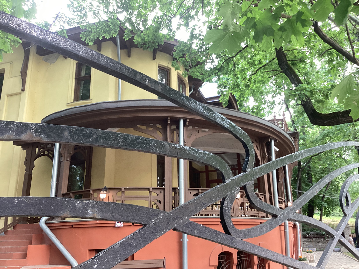 Вот этот шедевр московского модерна я шла смотреть. Фото автора.