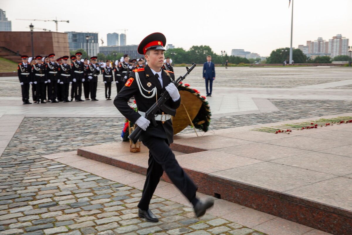    Почетный караул у Музея Победы начнет дежурство в День памяти и скорби в 4 утра