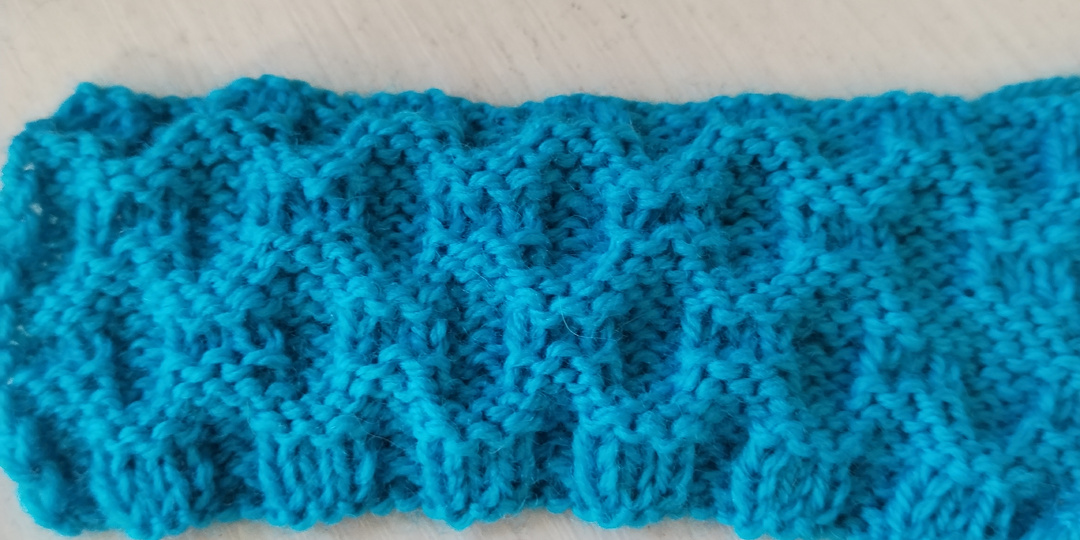 Объём, фактура и немного фантазии: два узора из лицевых и изнаночных петель