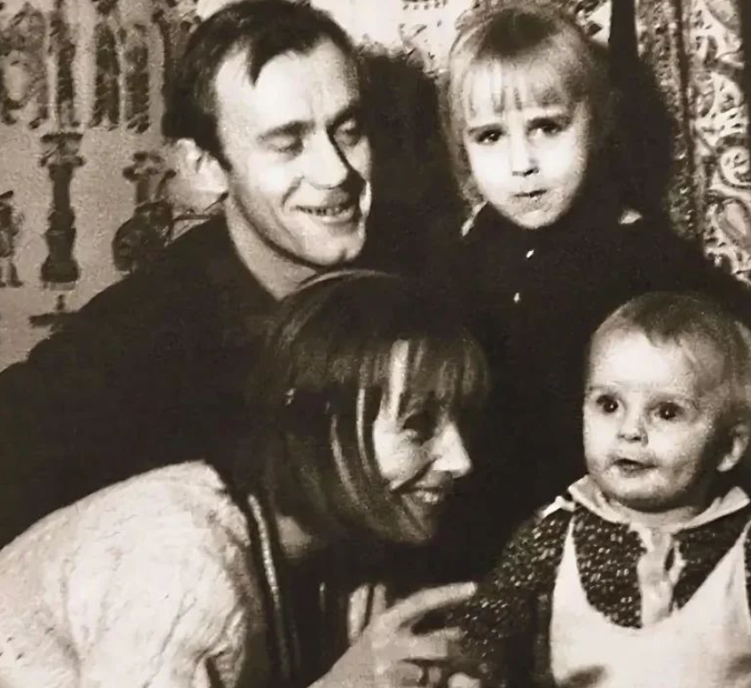 Валерий Носик, Мария Стерникова, их сын Александр и дочка Екатерина