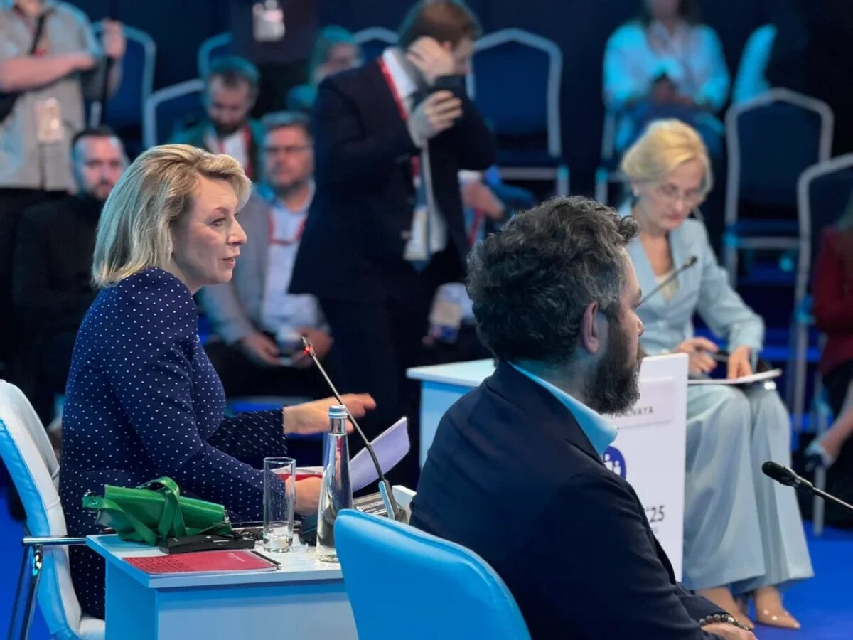    На ПМЭФ-2025 состоялась сессия «Борьба с фейками. Формирование глобальной инфраструктуры и консолидация усилий»