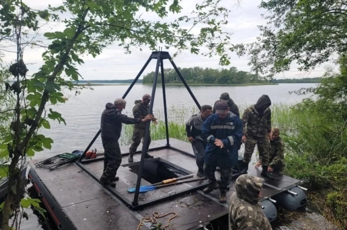    Во время войны на Большом Иване располагался немецкий зимний аэродром. В озере находится ни один самолет.