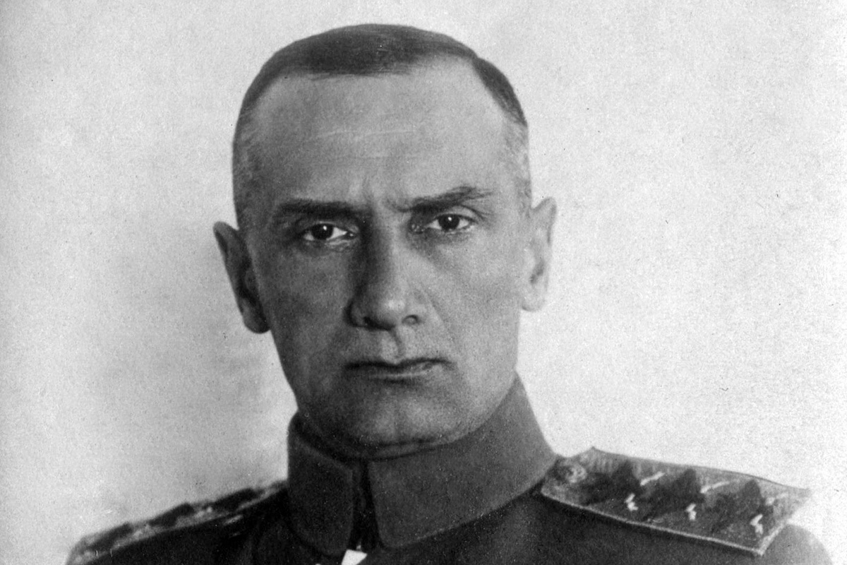    Верховный правитель России и Верховный главнокомандующий Русской армией адмирал А. В. Колчак./Википедия