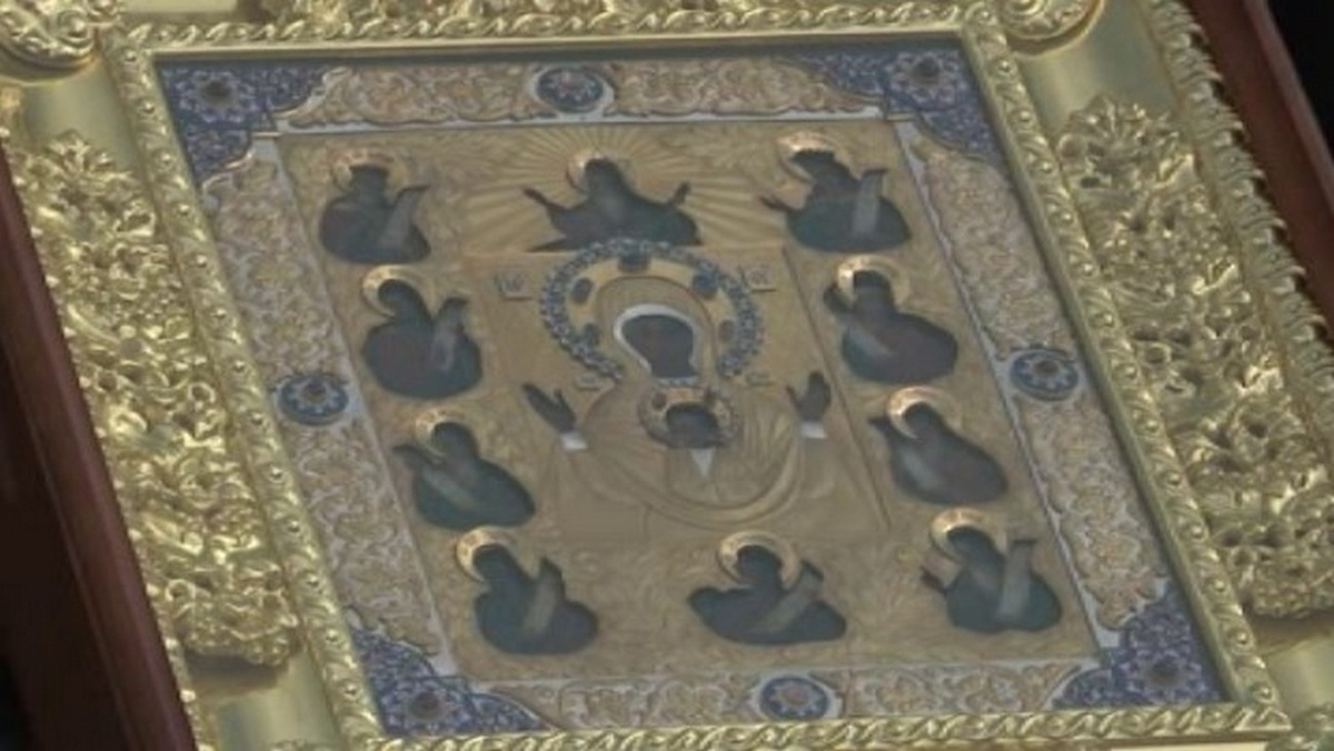    Православные куряне проводили в летнюю резиденцию главную святыню - икону Божией Матери Знамение