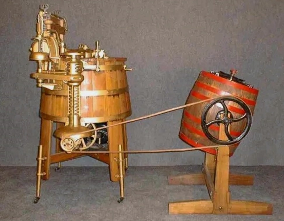 Первая запатентованная стиральная машина