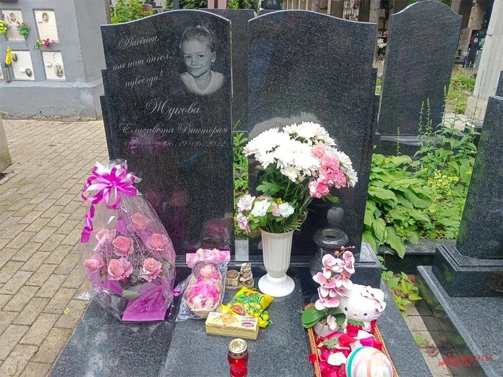    Мама принесла для дочки конфеты и печенье. Фото: АиФ/ Лизавета Андреева