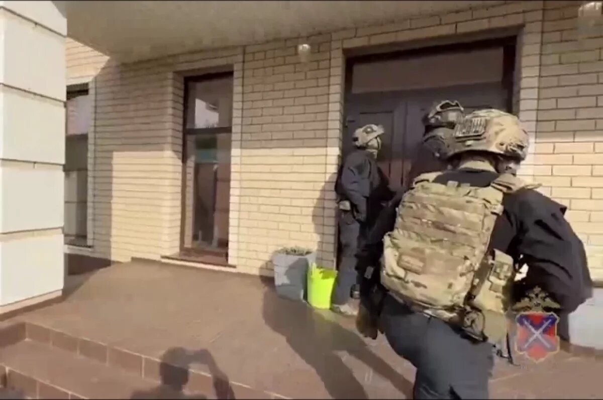    800 тысяч за покровительство.